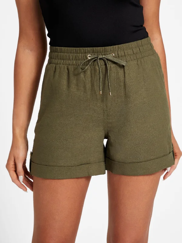 Fashionable Women's Outfit Charlotte Linen Shorts