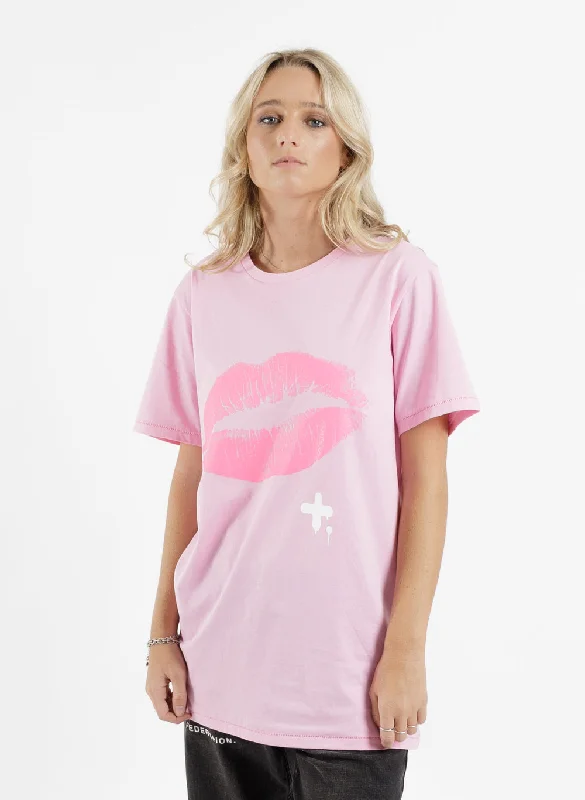 Playful Fashion Offers Rush Tee - Lips