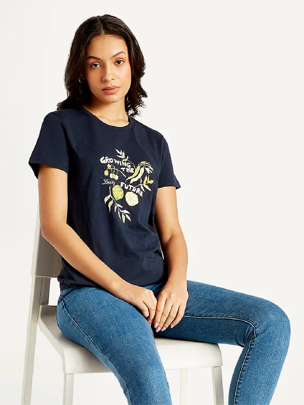 Chic And Edgy Women's Graphic Print Crew Neck T-shirt